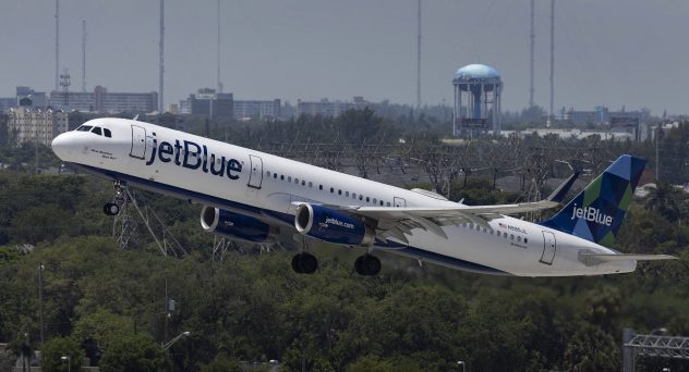 Allegedly Drunk Man Charged With Threatening Woman With Razor Blade Mid-Flight