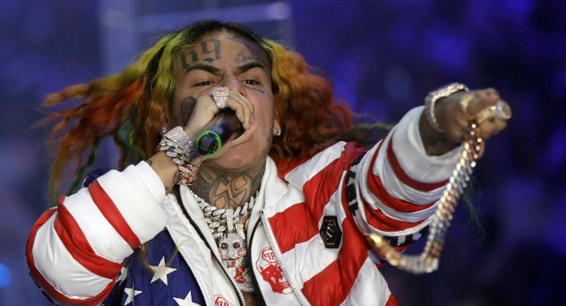 Tekashi 6ix9ine Thrown out of Miami Stadium by Security For Being ‘Heavily Intoxicated,’ Angering Fans