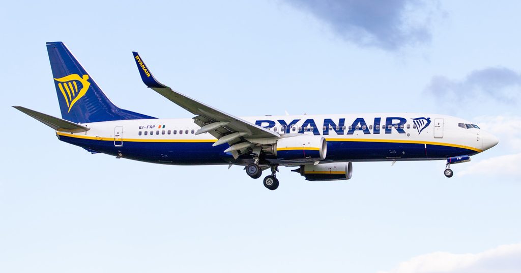 ‘Riot Onboard’: Passengers Detail Chaos on Ryanair Flight With Vodka Guzzling Bachelor Party Vaping