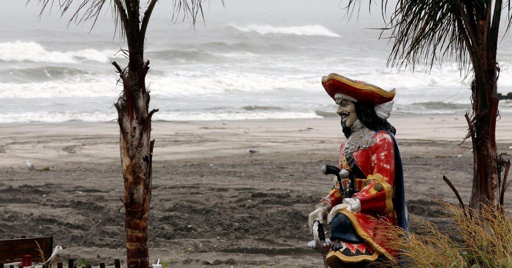 Caught on Video: Florida Man Steals Life-Size Captain Morgan Statue From Liquor Store