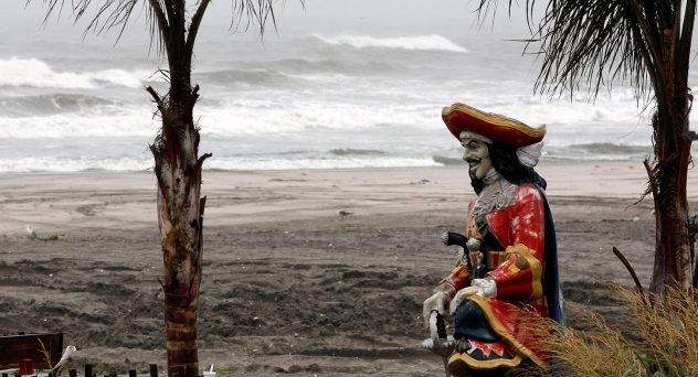 Caught on Video: Florida Man Steals Life-Size Captain Morgan Statue From Liquor Store