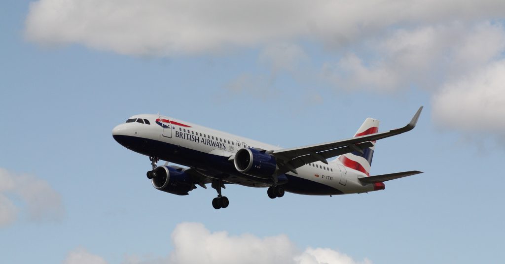 Alleged Neglect by Flight Crew: Man Stabbed with Broken Wine Bottle, Female Passengers Harassed After Partiers Given ‘Endless Supply of Alcohol’