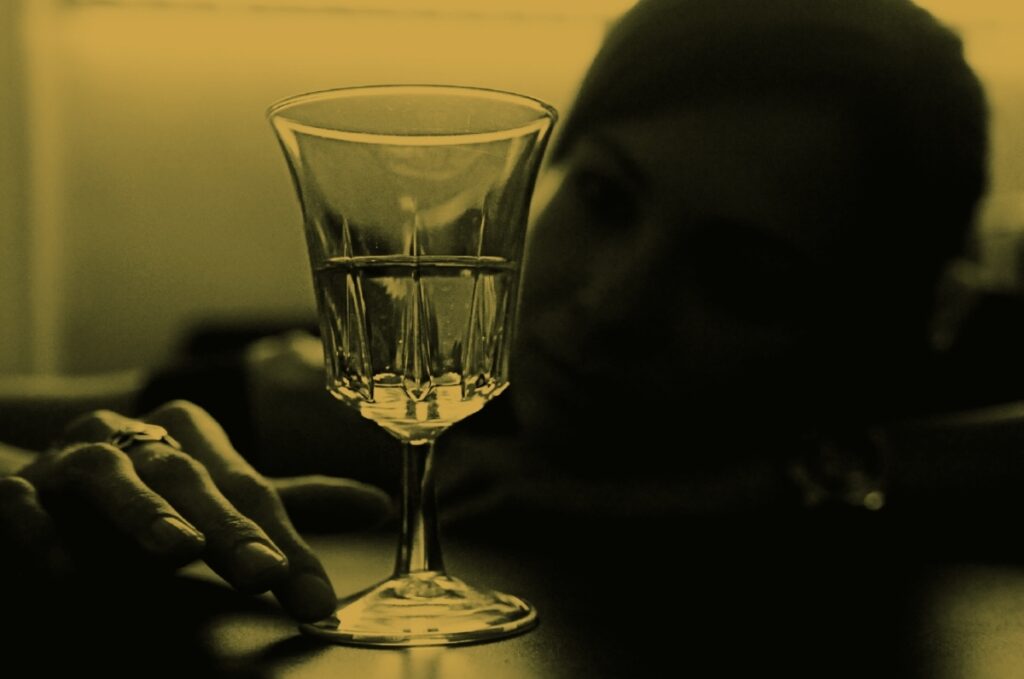 does absinthe make you hallucinate