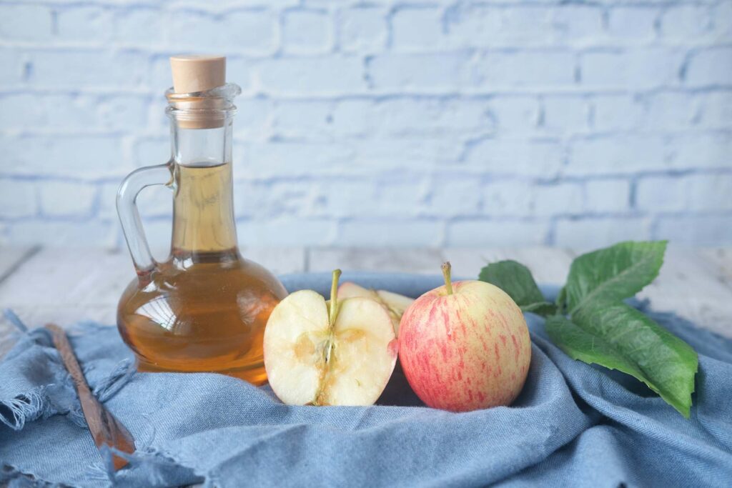 apple cider vinegar and apples for how to make shrubs at home