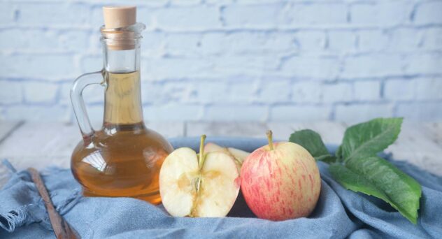 apple cider vinegar and apples for how to make shrubs at home