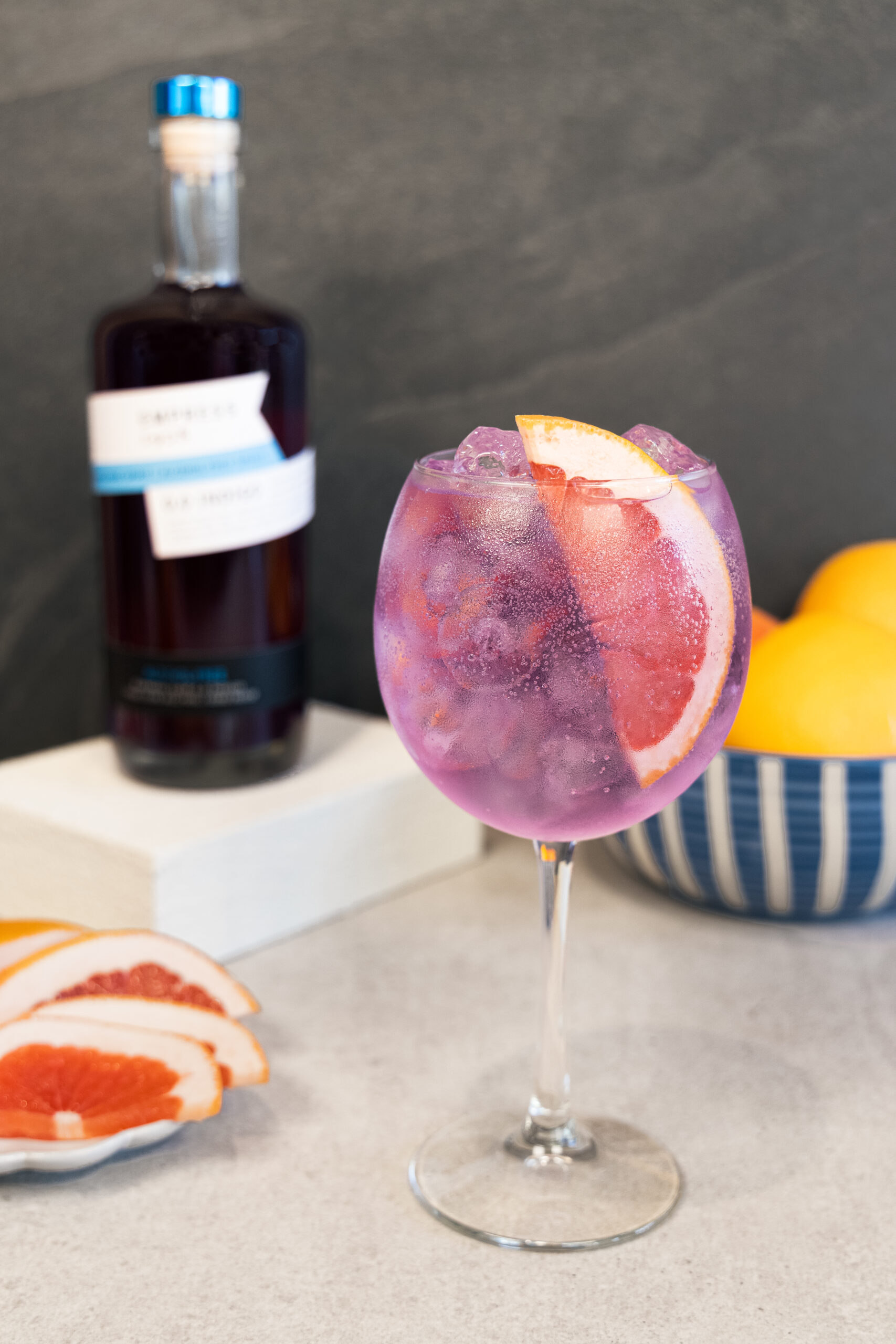 Empress 0.0 & Tonic cocktail image