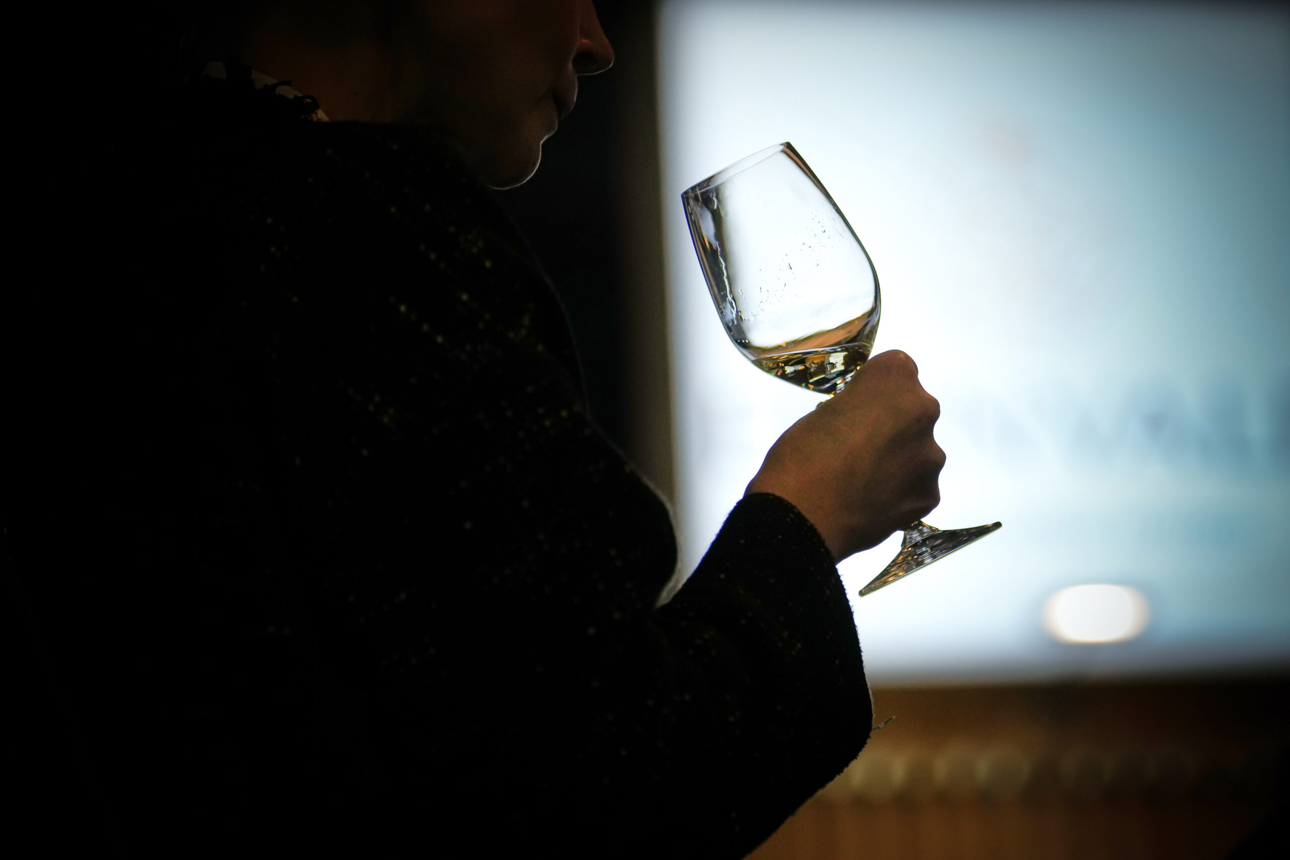 Non-alcoholic wine alternatives