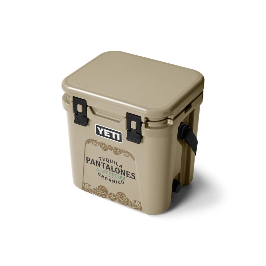 Matthew McConaughey Pantalones YETI cooler