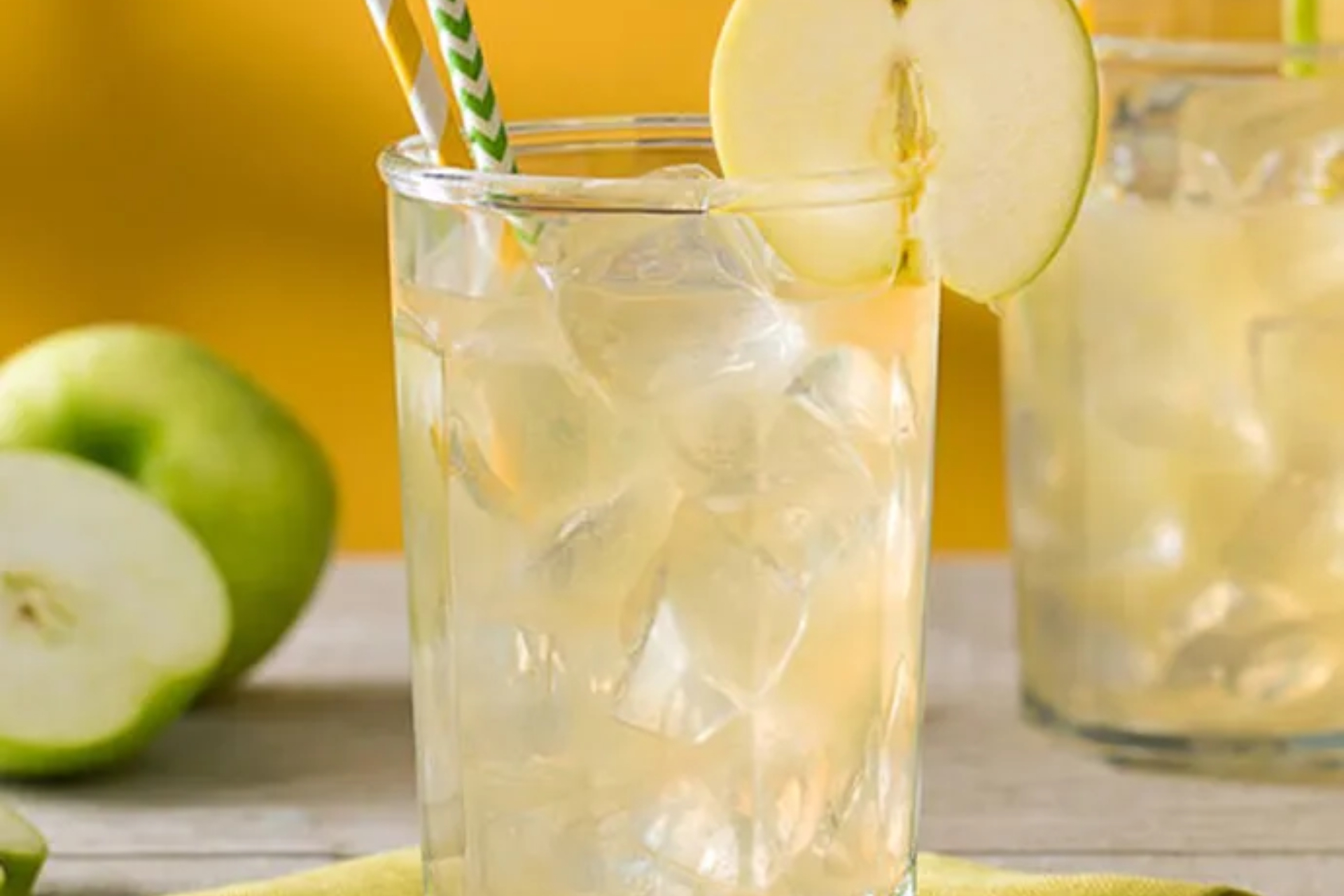 Jim Beam Crisp Apple Ade cocktail image